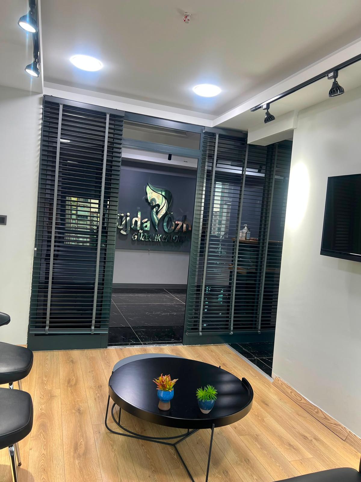 Salon girişi